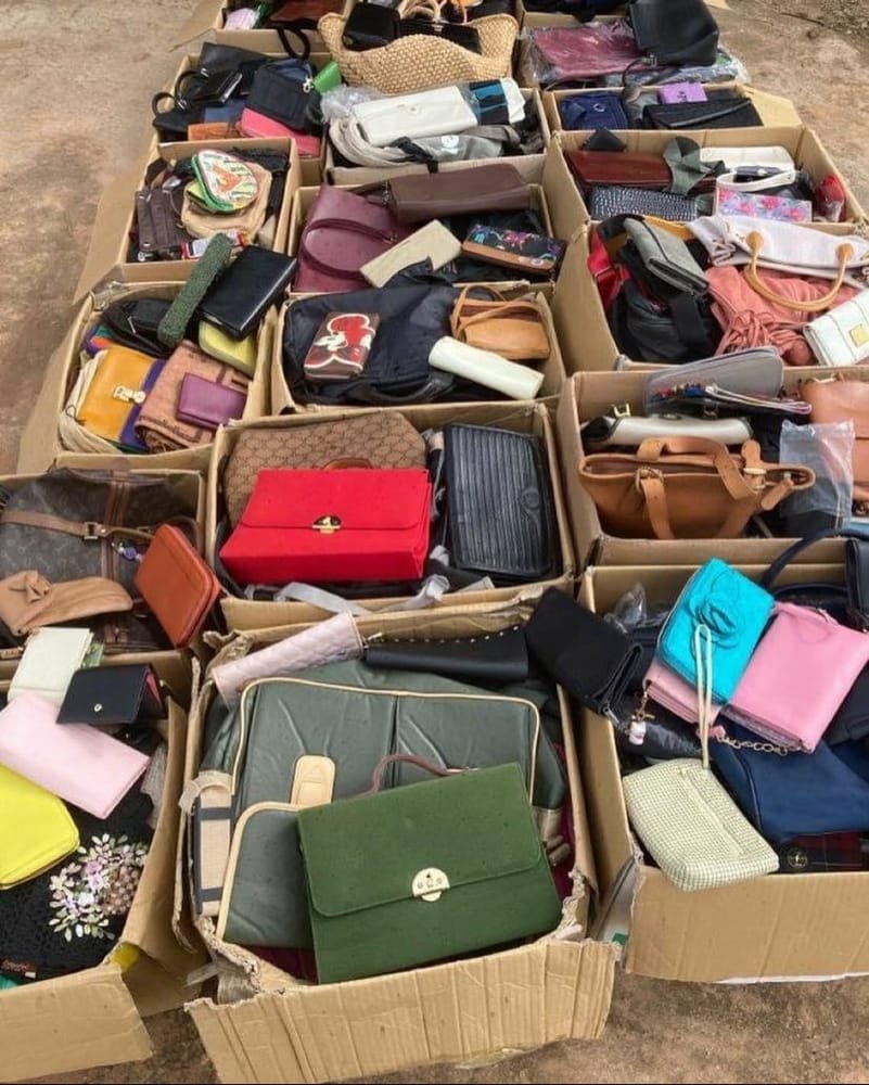 Premium Handbags Wholesale Pallet — 85 Units, Grade A-B, Mixed Styles